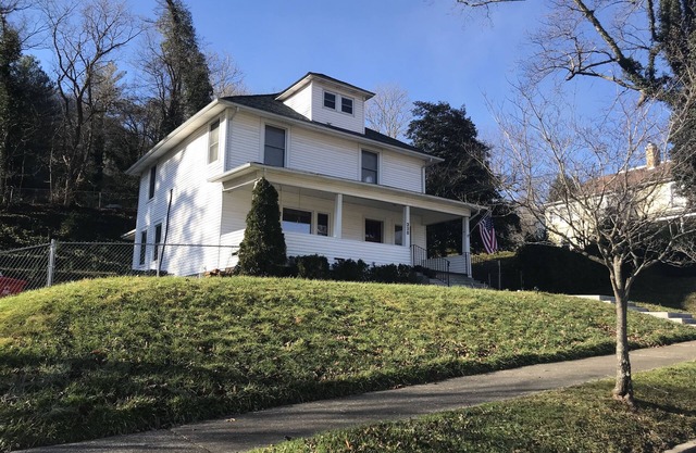 Historical American 4-square home, originally built in the 1800's, Near LMU,