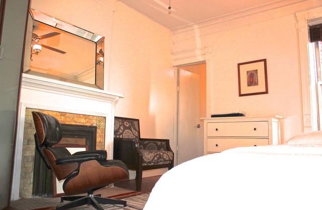 Historical Brownstone Living - Understated elegance, close to metro