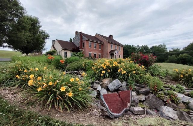 Historical Plum Creek Place - Charming spring house Suite - near Reading PA