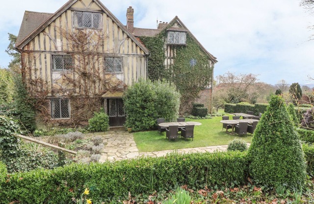 HOATH HOUSE, pet friendly, luxury holiday cottage in Chiddingstone