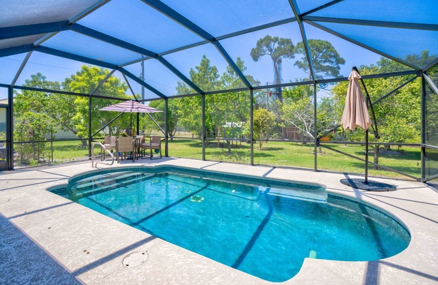 Hobe Sound Private Oasis with pool on beautiful landscaped 1/2 acre