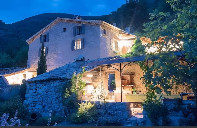 Holiday Home 'Mas De Charme - Les Angelettes' with Mountain View, Pool and Wi-Fi