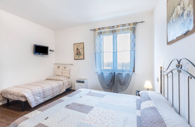 Holiday Apartment "La Siesta" with Shared Garden, Balcony & Wi-Fi