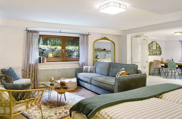 Holiday Apartment "Dreiländereck Am Kaiserstuhl" with Private Garden & Wi-Fi