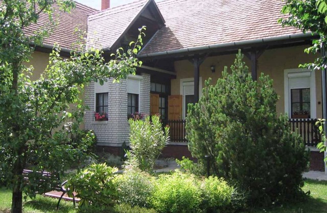 Holiday apartment with garden and quiet location