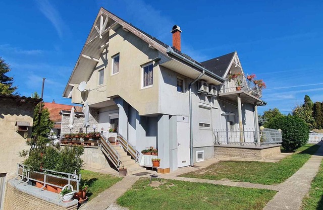 Holiday apartment with pool, internet and air conditioning