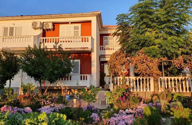 Holiday apartment Banjol for 3 - 4 persons with 2 bedrooms - Row house