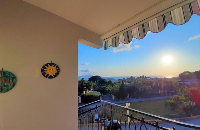 Holiday Apartment 'Casa Isabea' with Sea View, 2 Balconies, Garden and Wi-Fi