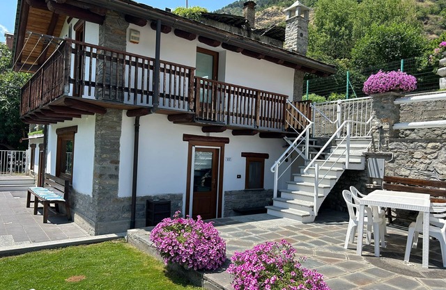 Holiday Apartment "Casa Sabrina - Appartamento Bianco" with Mountain View, Private Terrace & Wi-Fi