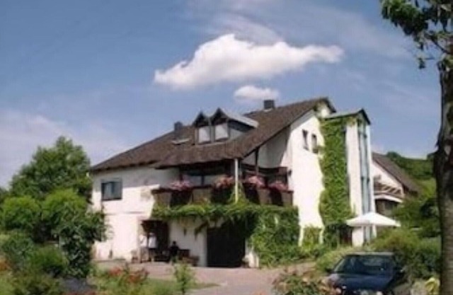 Holiday apartment "Kleine Kalmit" with a dream view of the vineyards