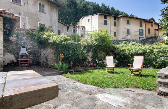 Holiday Apartment "Dongo Garden" with Private Garden & Wi-Fi