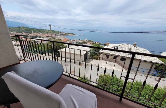 Holiday apartment for 5 people with sea view and great surroundings