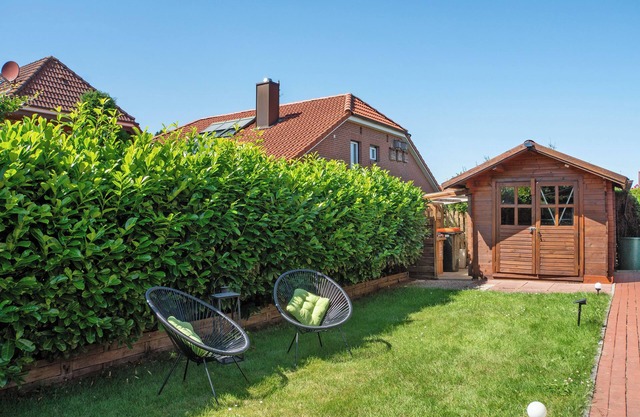 Holiday Apartment 'Gina's Lüttje Fewo' with Large Terrace and Garden