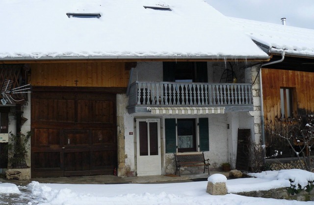Holiday Apartment "Gite Brain De Ruffieu" with Private Terrace & Wi-Fi