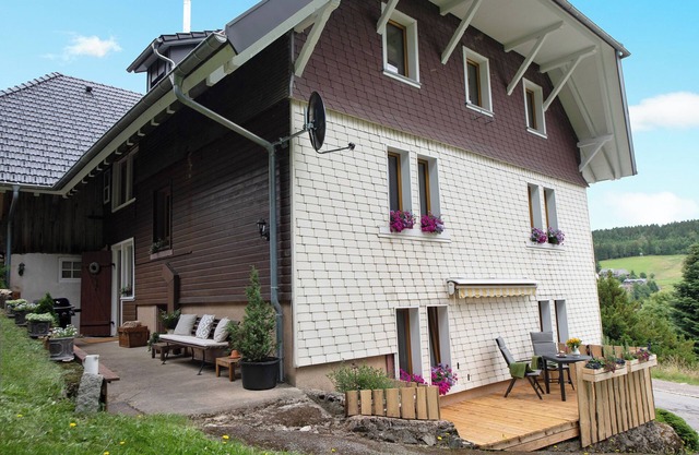 Holiday Apartment "Haus Bergruh Fuchsbau" with Mountain View, Private Terrace & Wi-Fi