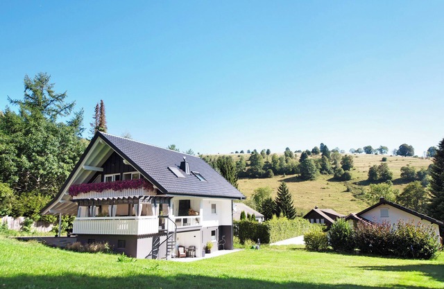 Holiday Apartment 'Schwarzwaldperle' with Mountain View, Terrace and Wi-Fi