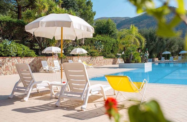 Holiday apartment surrounded by Mediterranean nature with grill