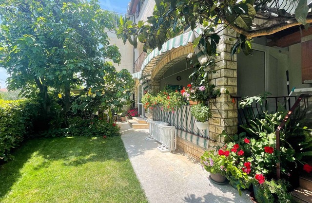 Holiday apartment with garden and terrace