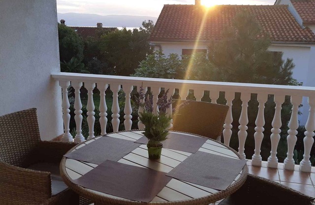 Holiday apartment with sea view terrace and BBQ