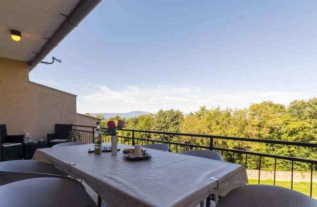 Holiday apartment with air conditioning and sea view