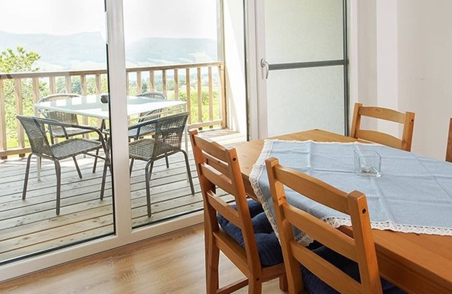 Holiday apartment with lake view - Family holiday farm Stabauer (4 flowers)
