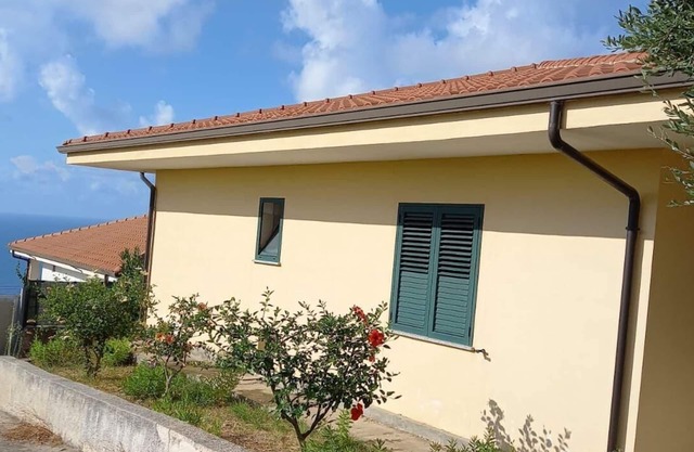 Holiday apartment Zambrone for 1 - 5 persons with 3 bedrooms - Holiday house