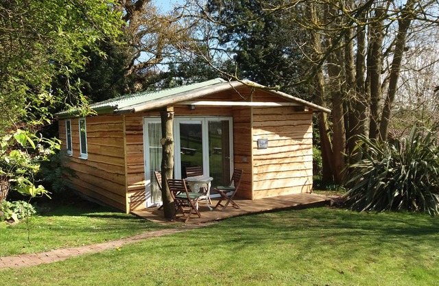 Holiday Chalet, great views, large secluded private garden, near Beaches & Zoo
