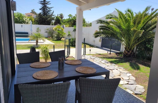 Holiday Home 'La Casita' with Shared Pool, Wi-Fi and Air Conditioning