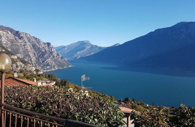 Holiday feeling Lake Garda Limone mountain/lake view