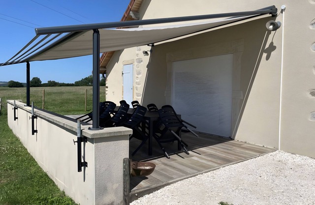 Holiday Home 'Chez Le Petit Claude' with Private Terrace, Private Garden and Wi-Fi