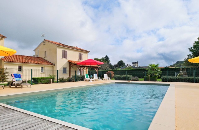 Holiday Home 'Le Perchoir Avec Piscine Et Clim' with Shared Pool, Wi-Fi and Air Conditioning