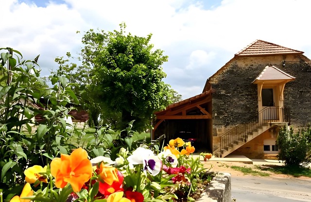 Holiday Home 'Au Petit Touron Ste Nathalène' with Private Terrace, Private Garden and Wi-Fi