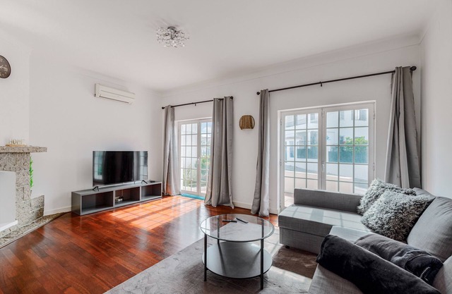 Holiday Home 'Alojamento Local Coruche Erra' with Lake View, Wi-Fi and Air Conditioning