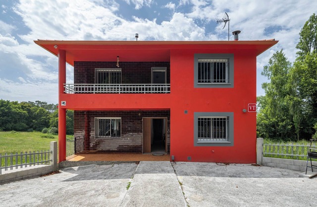 Holiday Home 'As Neveiras' with Mountain Views, Private Garden and Wi-Fi