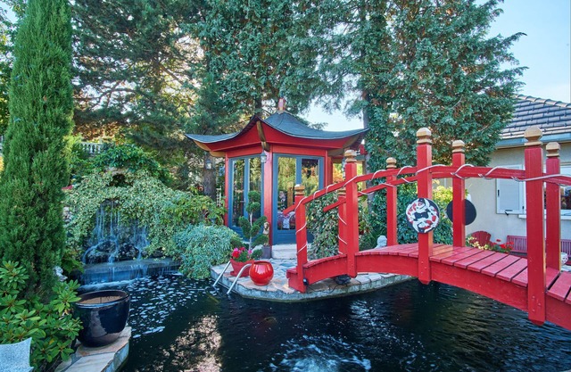 Holiday Home 'Au Printemps Japonais' with Mountain View, Garden, Balcony, A/C & Wi-Fi