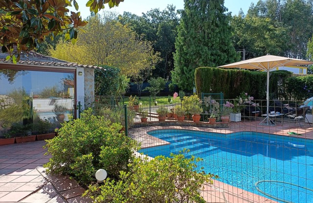 Holiday Home "Casa Do Campo Dornes Dois" with Shared Pool, Shared Garden & Wi-Fi