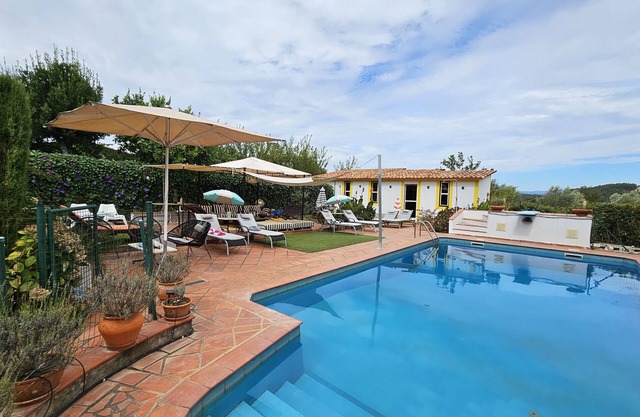 Holiday Home "Casa Do Campo Dornes Três" with Shared Pool, Shared Garden & Wi-Fi