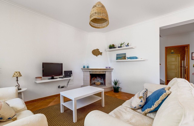 Holiday Home 'Casa Do Pinhal Sesimbra' with Private Terrace, Private Garden and Wi-Fi