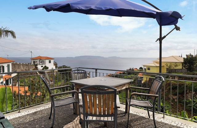 Holiday Home "Casa T2" with Sea View, Private Terrace & Wi-Fi