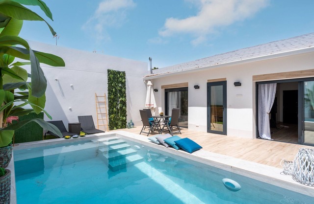 Holiday Home 'Catral Alfalfar' with Private Pool, Wi-Fi and Air Conditioning