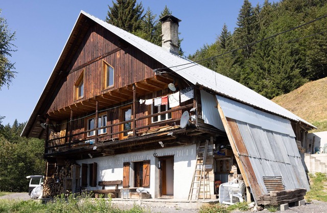 Holiday Home "Chalet d'Alpage Authentique" with Wi-Fi