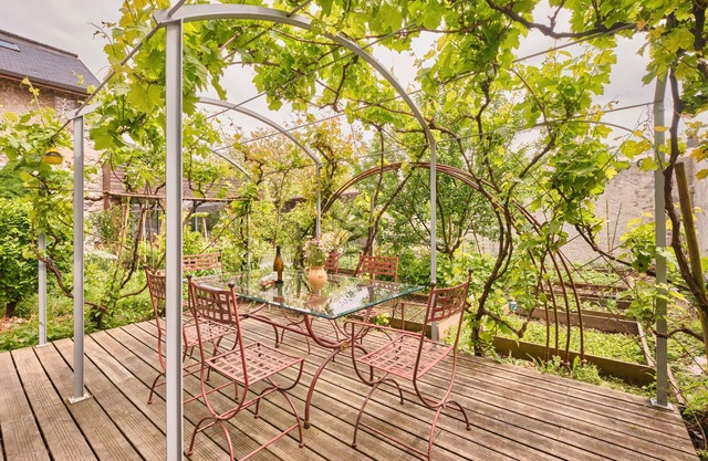 Holiday Home 'Chateau De Merande' with Mountain Views, Private Terrace and Wi-Fi