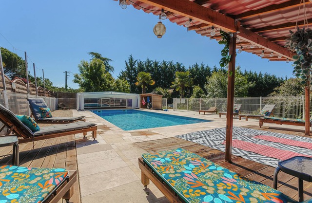 Holiday Home 'Des Tropiques' with Private Terrace, Wi-Fi and Air Conditioning