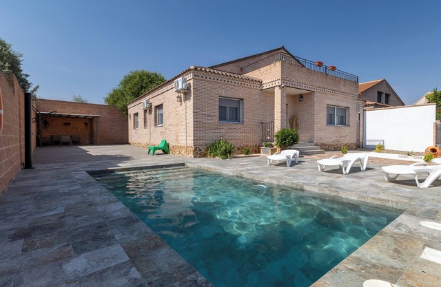 Holiday Home 'El Balcón A Toledo' with Private Pool, Wi-Fi and Air Conditioning