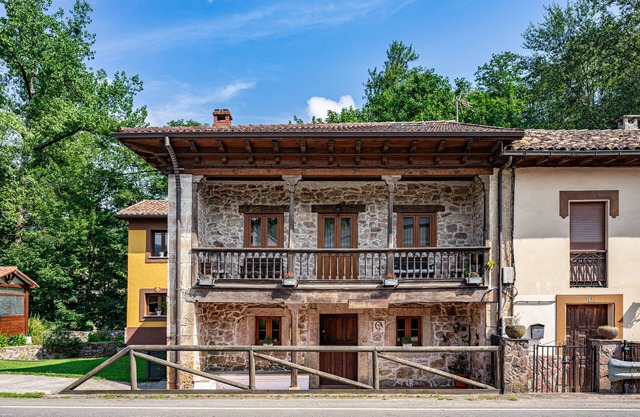 Holiday Home 'El Floreu De Remis' with Private Terrace, Private Garden and Wi-Fi