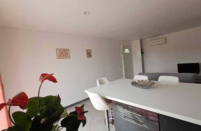 Holiday Home 'Entière Évasion Nature' with Mountain View, Wi-Fi and Air Conditioning