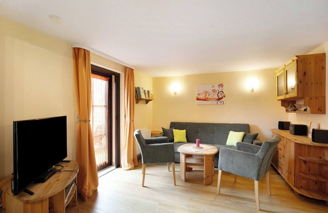 Holiday Home 'Ferienhaus Sonnenhof' with Private Terrace, Private Garden and Wi-Fi