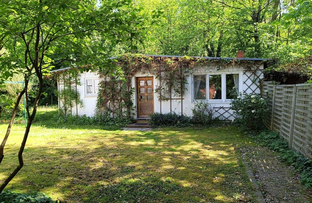Holiday Home 'Gartenhaus In Potsdam' with Private Terrace, Shared Garden and Wi-Fi