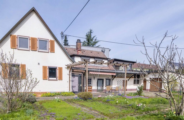 Holiday Home 'Gemütliches Altes Häus'chen' with Private Terrace and Private Garden