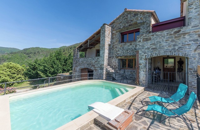 Holiday Home 'Gite Des Ressources' with Mountain View, Shared Pool and Wi-Fi